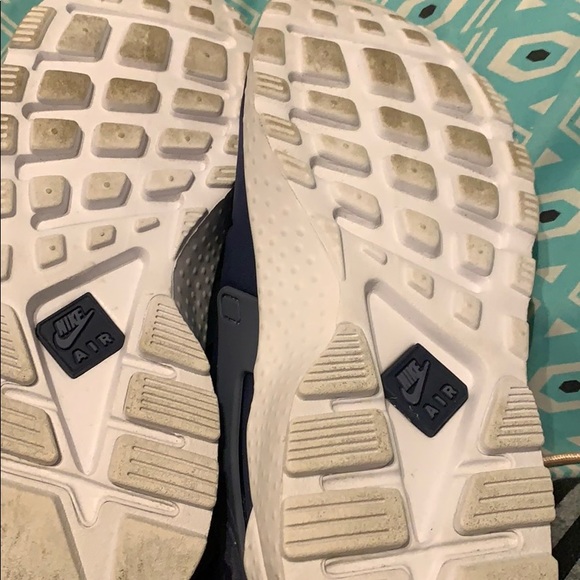 Air Hurache by Nike kid size 6...navy blue - Picture 3 of 5